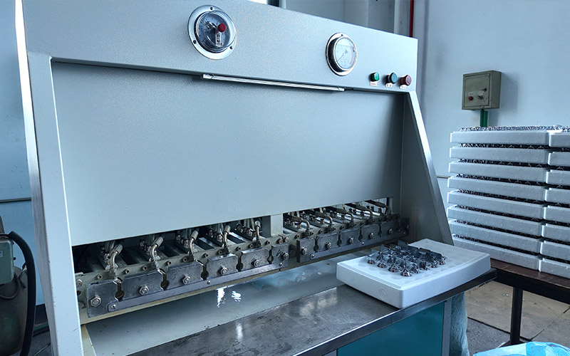 Pressure-testing-machine